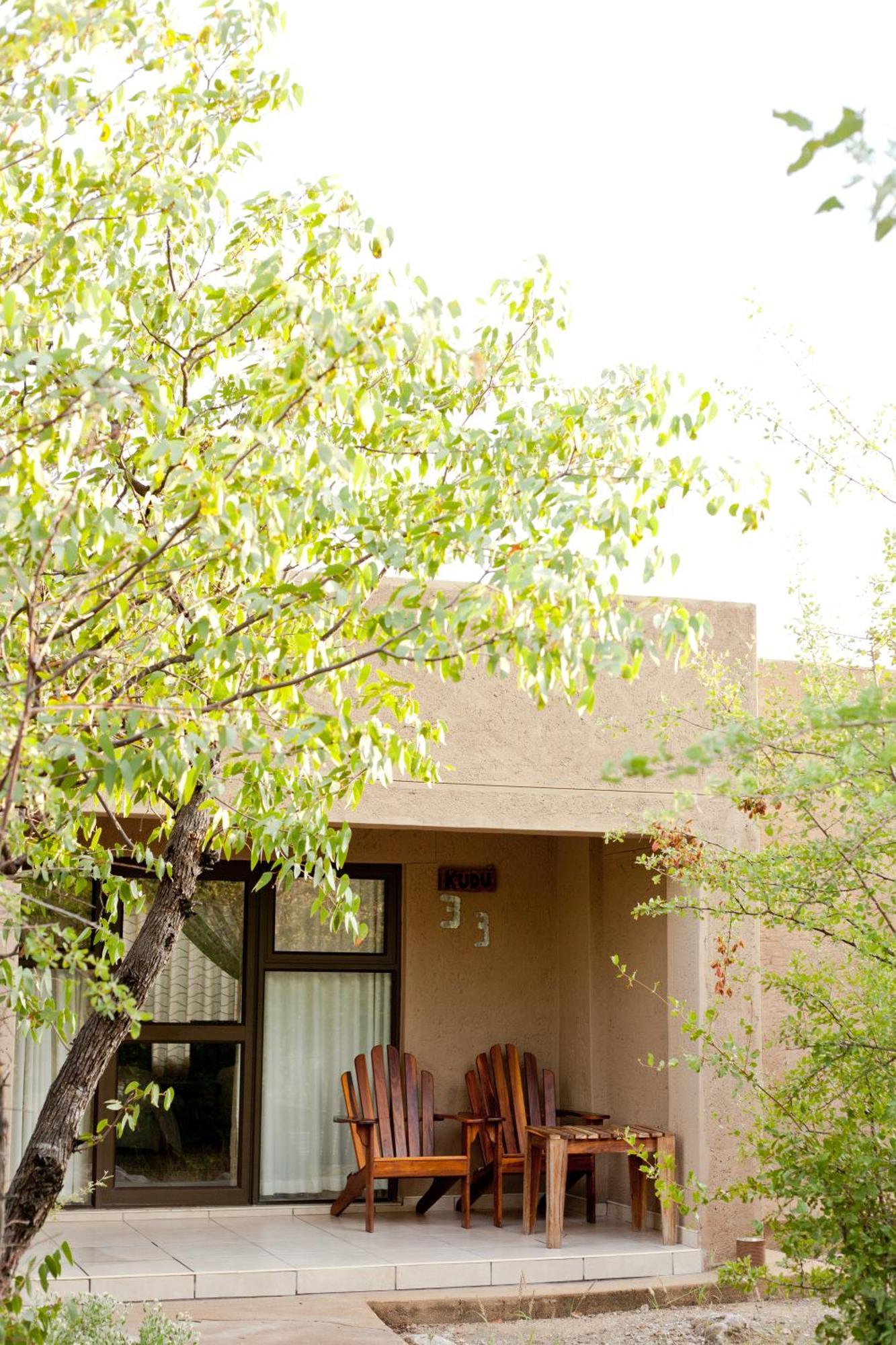 Toshari Lodge Okaukuejo Exterior foto